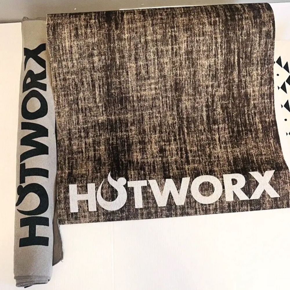 Hotworks’s mat & towel